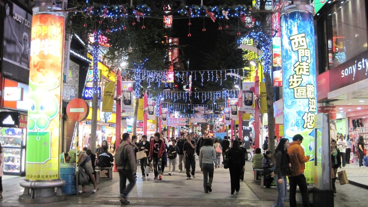 西門町徒步區夜晚街景
