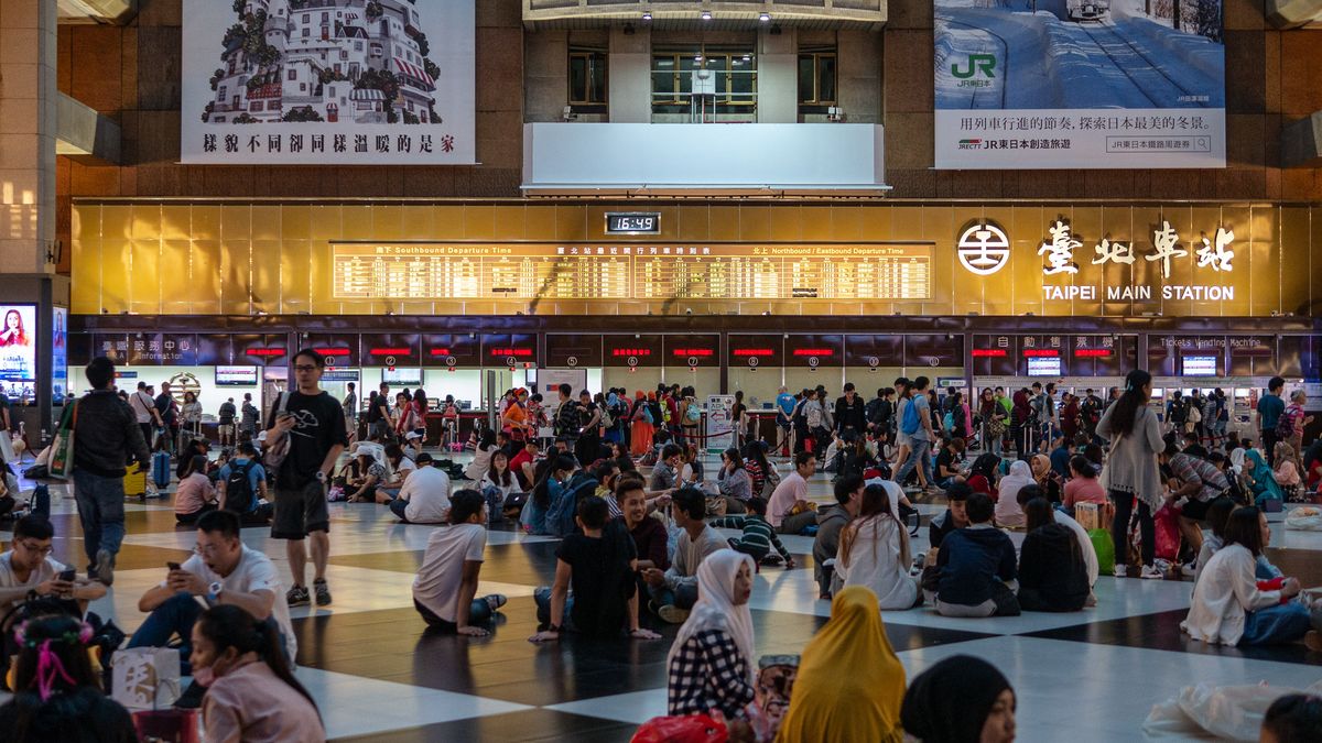 台北車站大廳的旅客